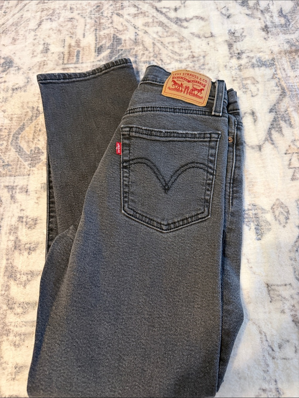 Levi's Women's High-Rise wedgie straight Charcoal Gray Jeans